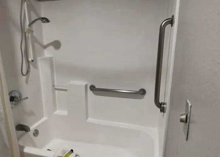 Americas Value Hotel 4*