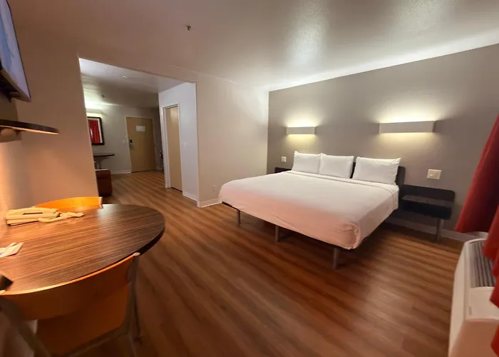 Americas Value Hotel
